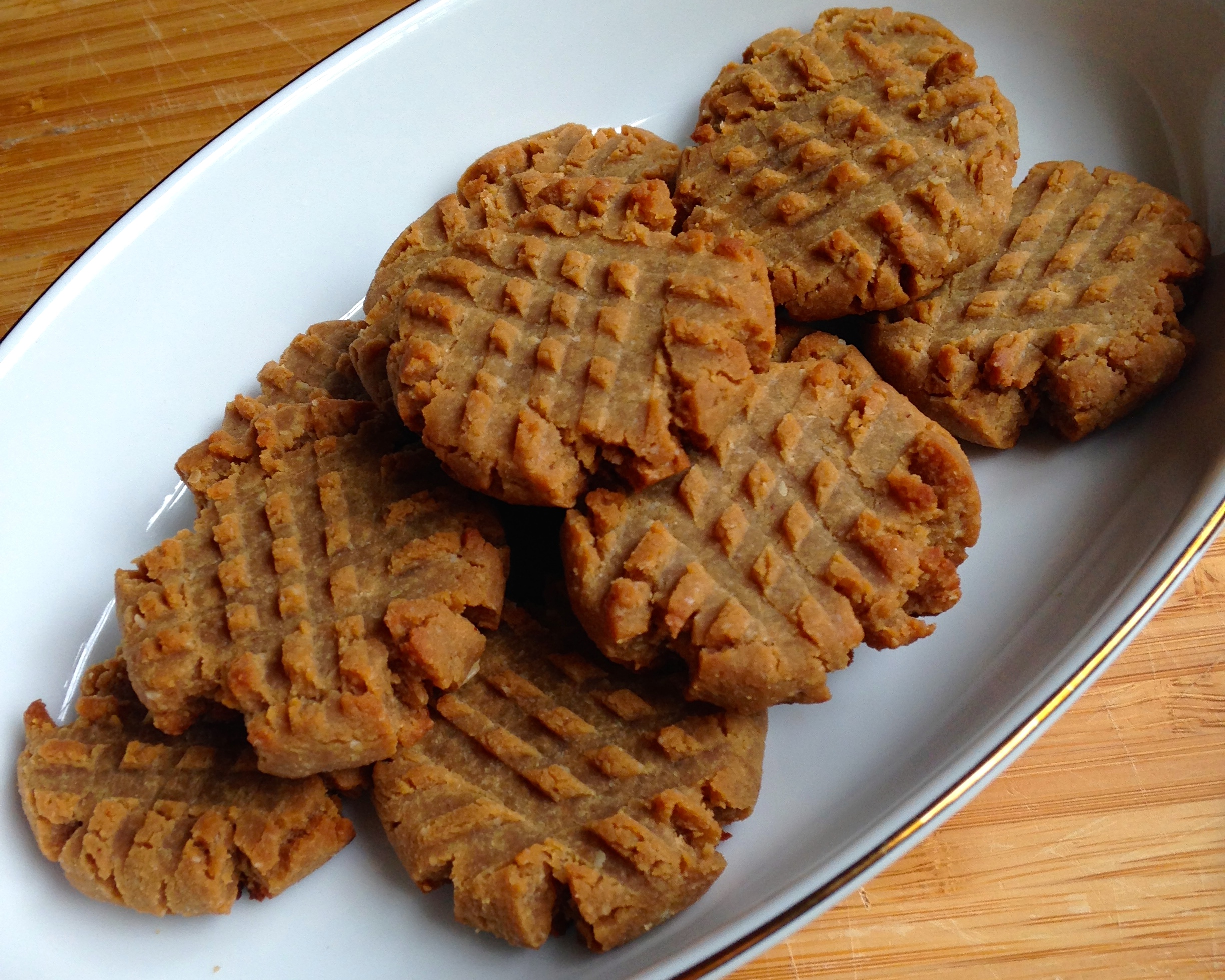 Five Ingredient Peanut Butter Cookies | skinnysweettreats