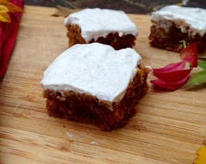 Pumpkin Bars with Cinnamon Cream Cheese Frosting